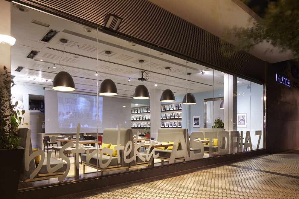 Food Court