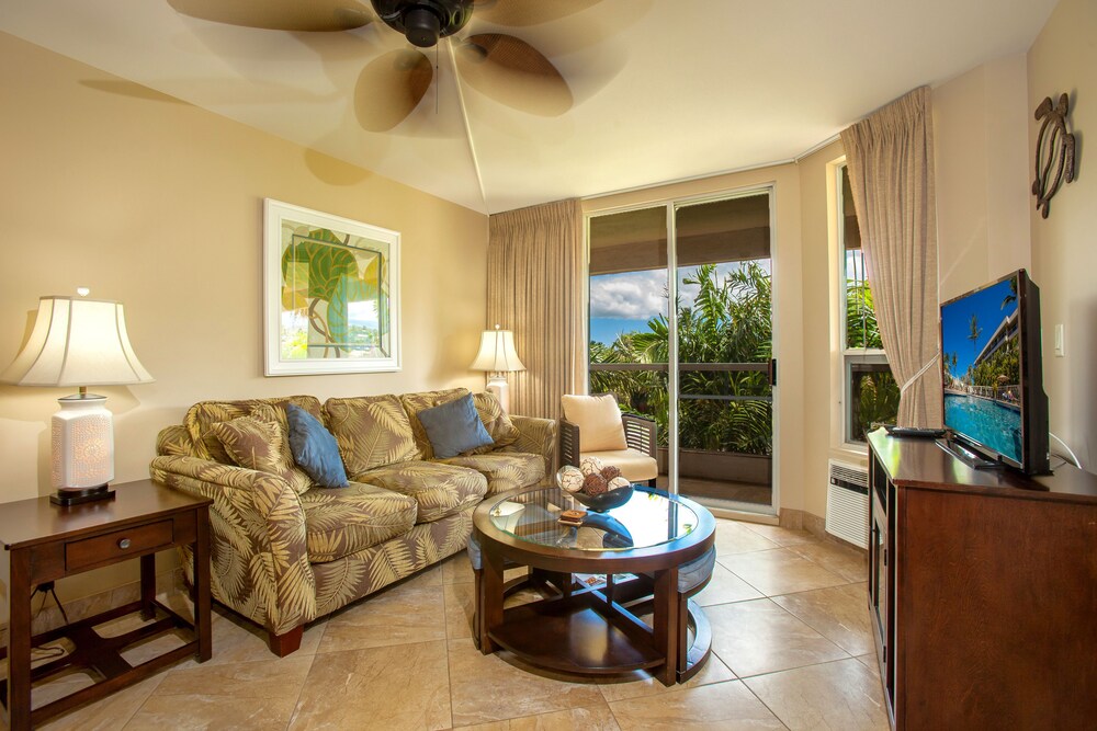 Suite, 3 Bedrooms - Living Area