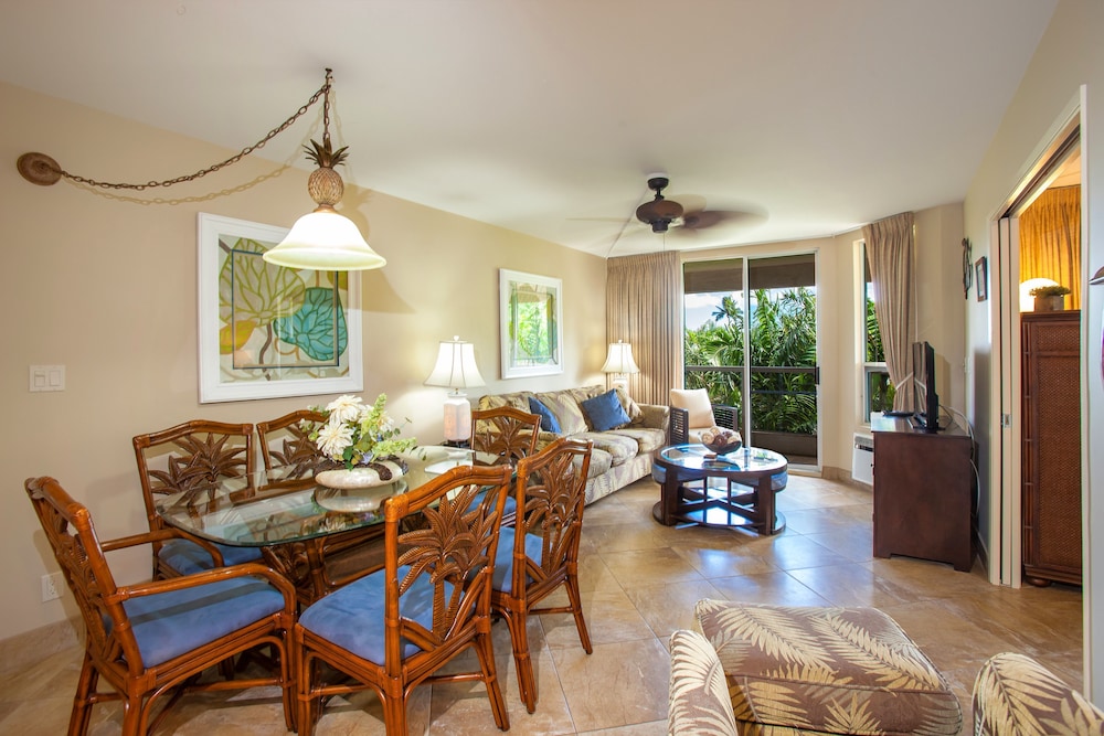 Suite, 3 Bedrooms - Living Area