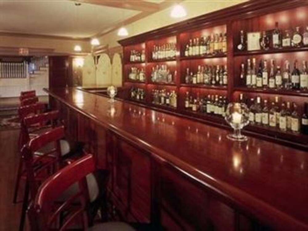 Hotel Bar
