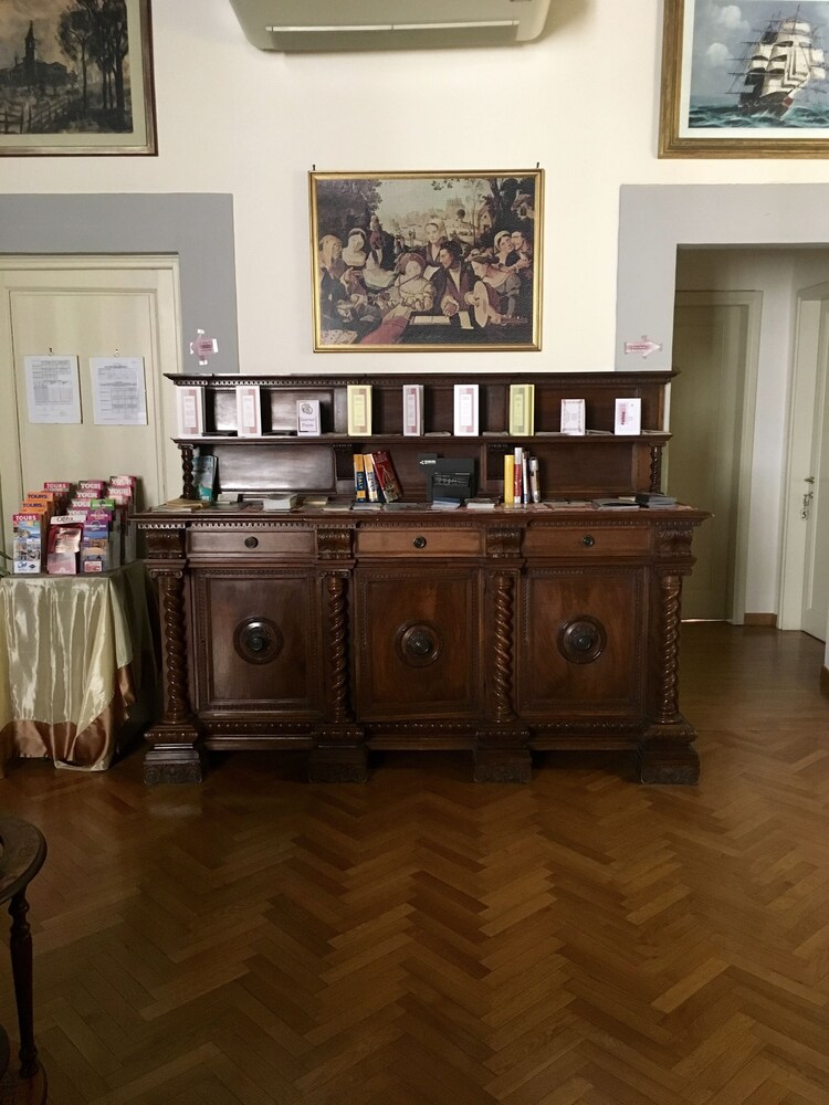 Concierge Desk