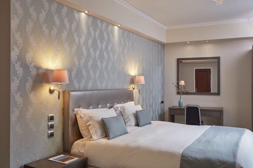 Standard Suite - Guestroom