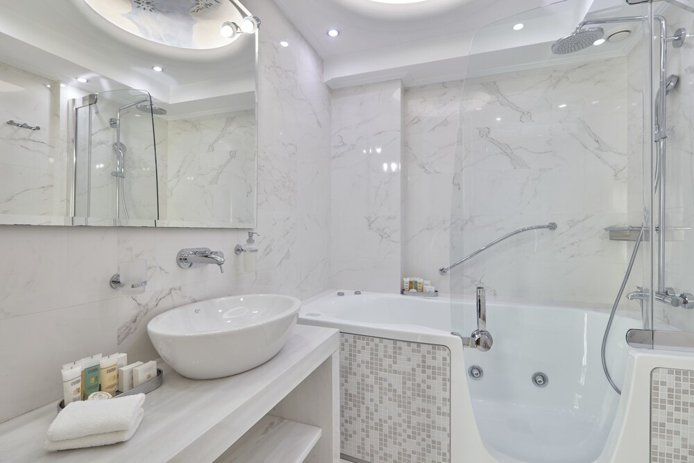 Grand Suite, 1 Bedroom, Bathtub, City View - Bathroom