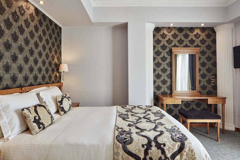 Deluxe Suite - Guestroom