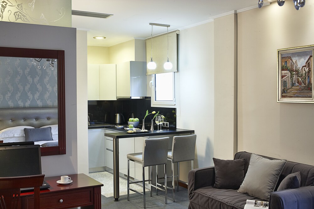 Standard Suite - Guestroom