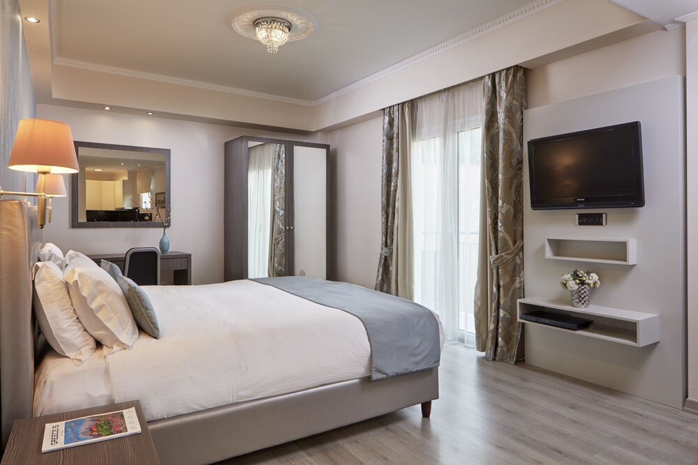 Standard Suite - Guestroom