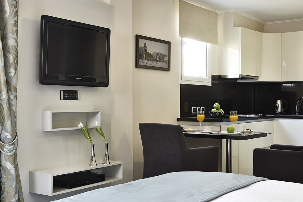 Standard Suite - In-Room Kitchenette