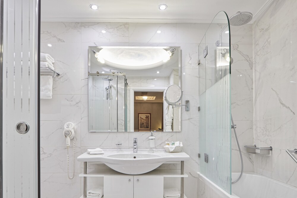 Executive Suite, 1 Bedroom, City View - Bathroom