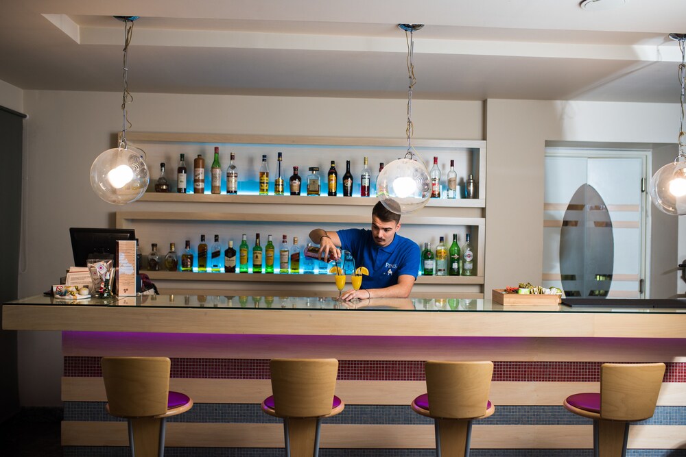 Hotel Bar