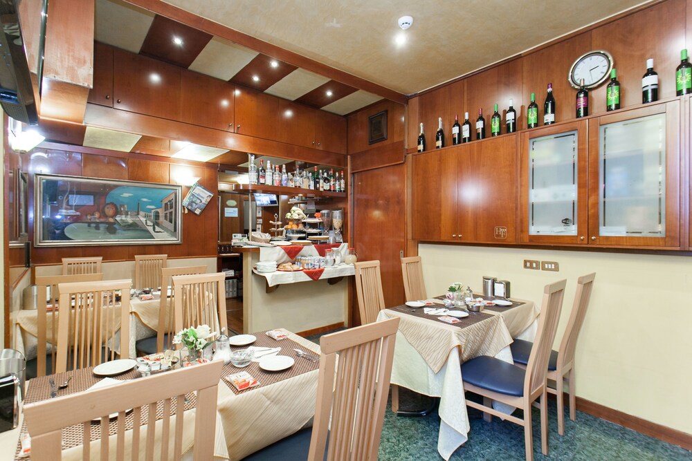 Hotel Lounge