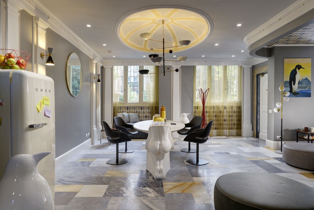 Executive Lounge