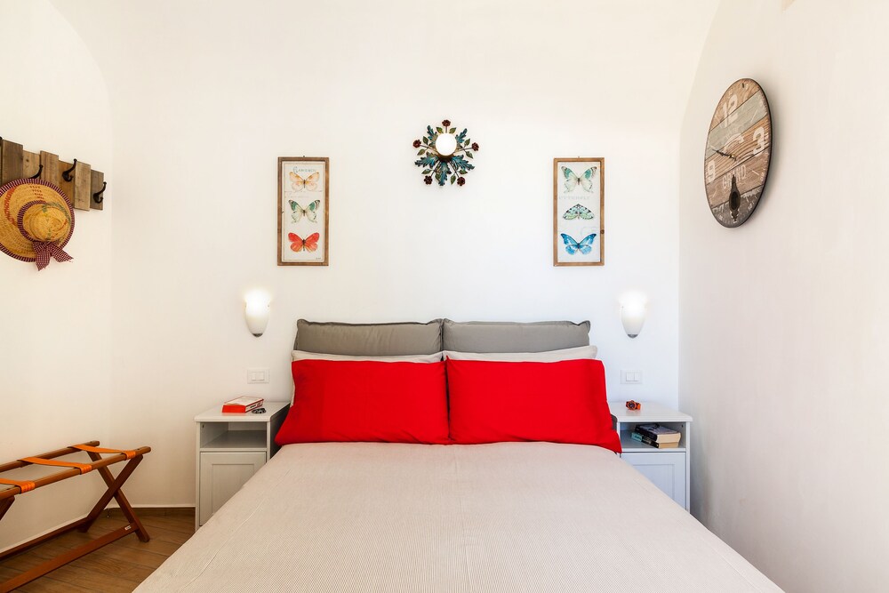 Classic Double Room, 1 Double Bed, No Windows, Ocean View - Guestroom