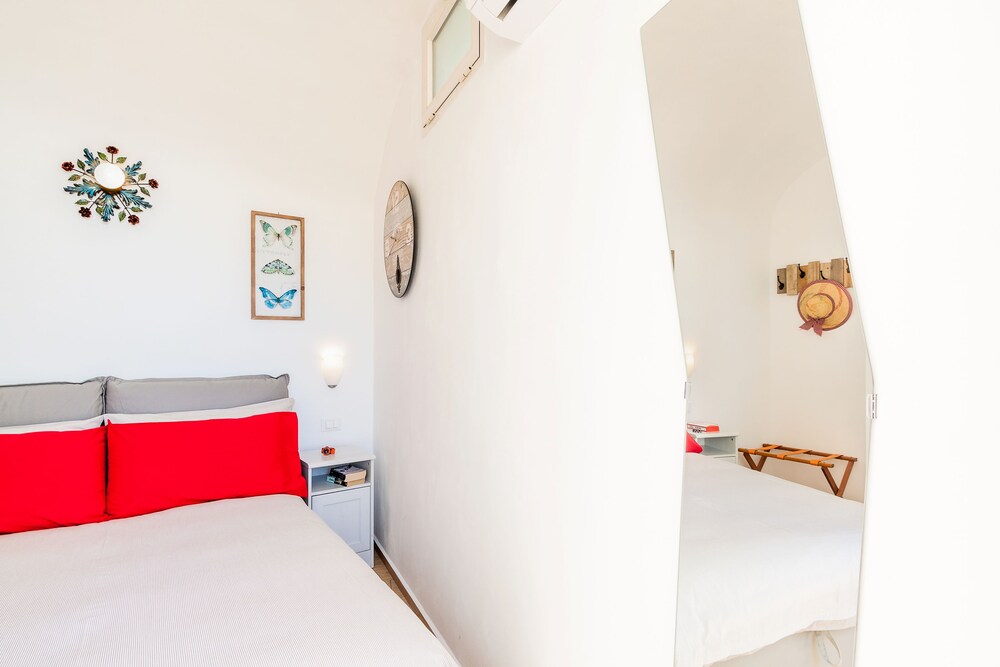 Classic Double Room, 1 Double Bed, No Windows, Ocean View - Guestroom