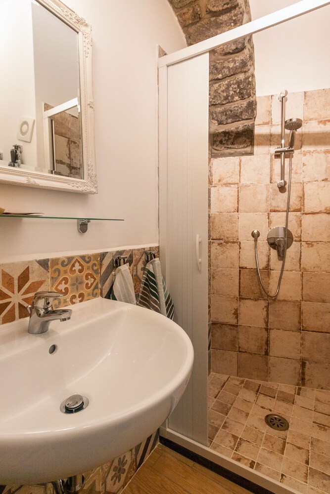 Classic Double Room, 1 Double Bed, No Windows, Ocean View - Bathroom