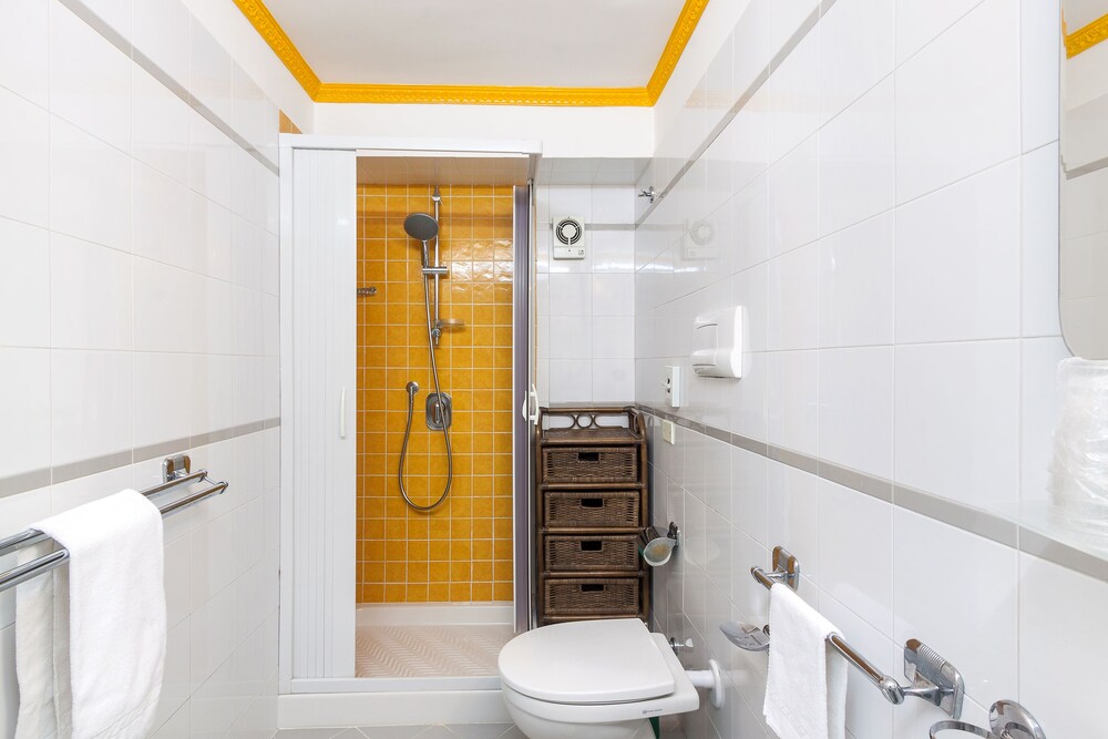 Superior Apartment - Bathroom