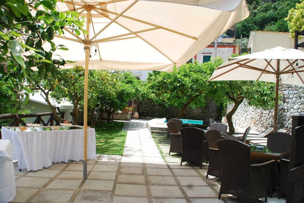 Poolside Bar