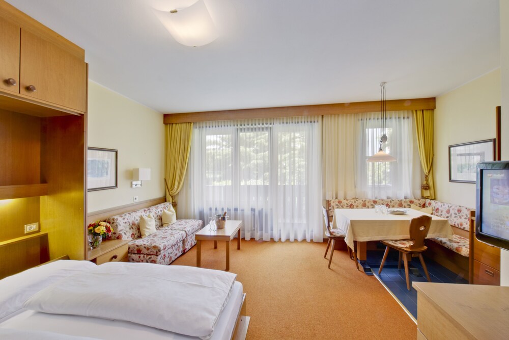 Apartment, 1 Bedroom, Balcony, Annex Building (Gala, cleaning fee not included, 67 €) - Living Area