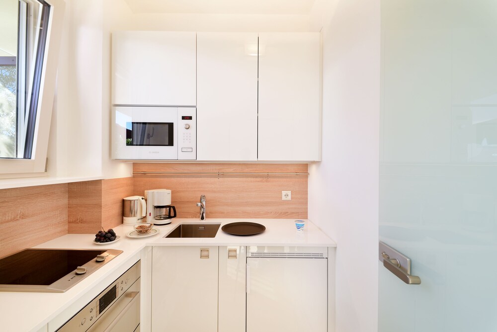 Deluxe Suite, 1 Bedroom, Balcony, Garden View (Champagner) - In-Room Kitchen