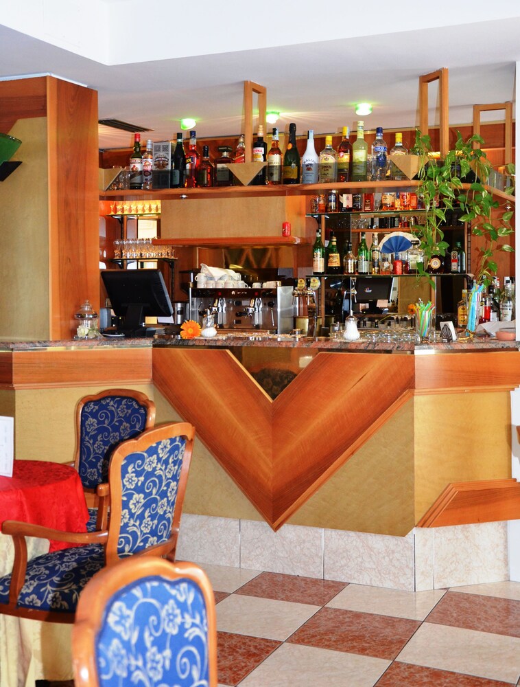 Hotel Bar