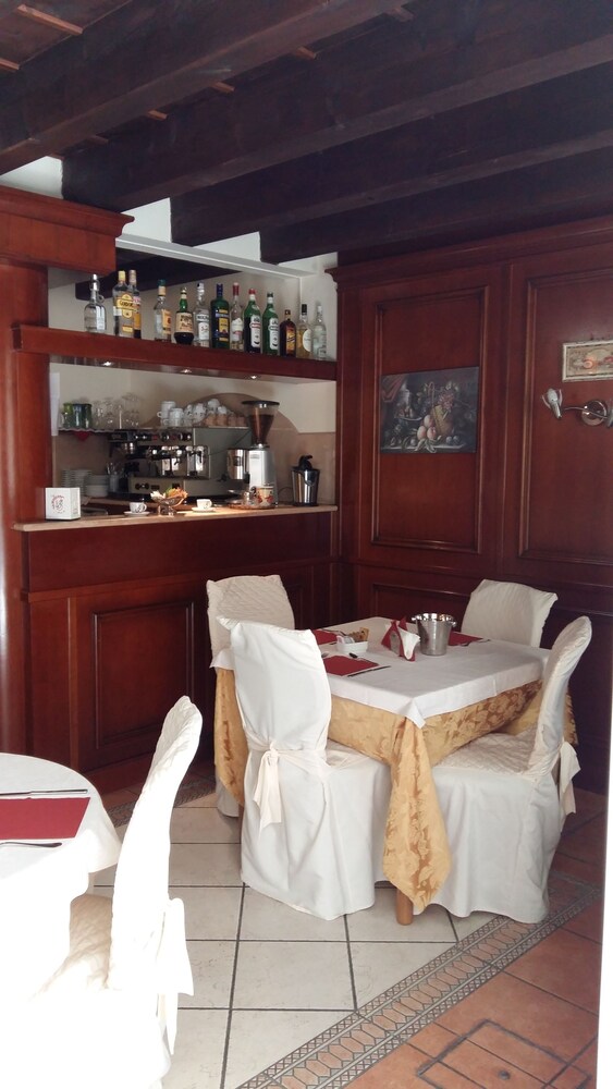 Hotel Bar
