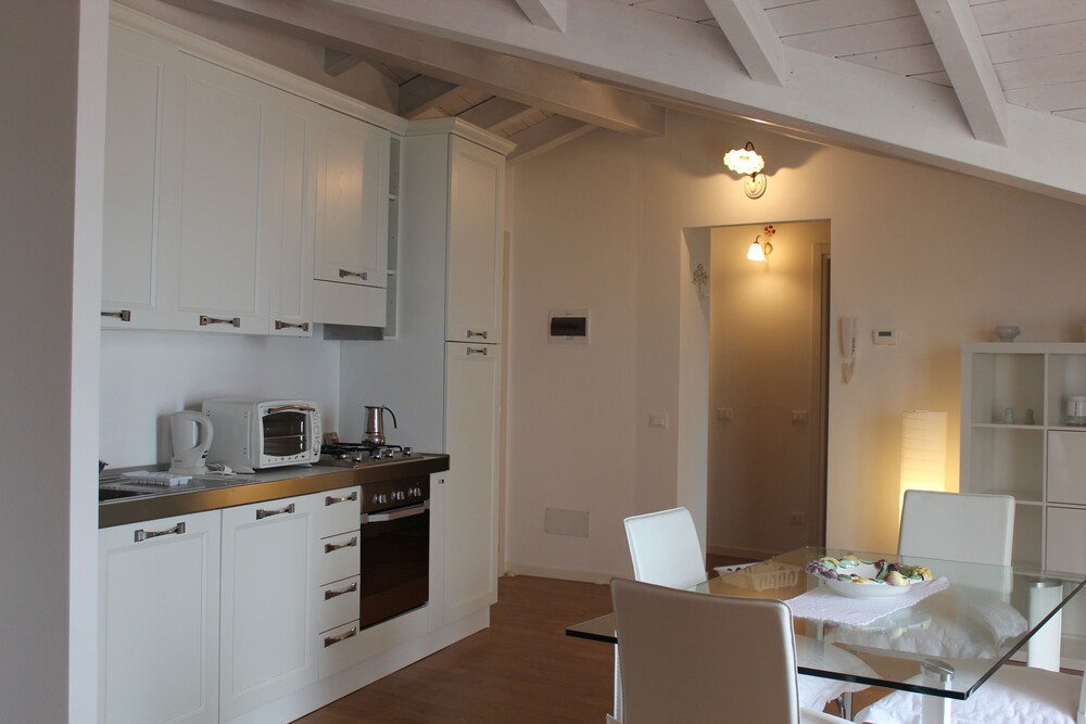 Apartment, 2 Bedrooms, 2 Bathrooms, Lake View - In-Room Kitchenette
