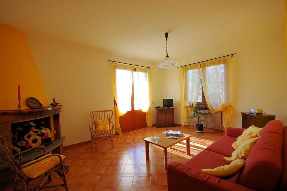 Apartment, 3 Bedrooms, Balcony, Lake View - Living Area