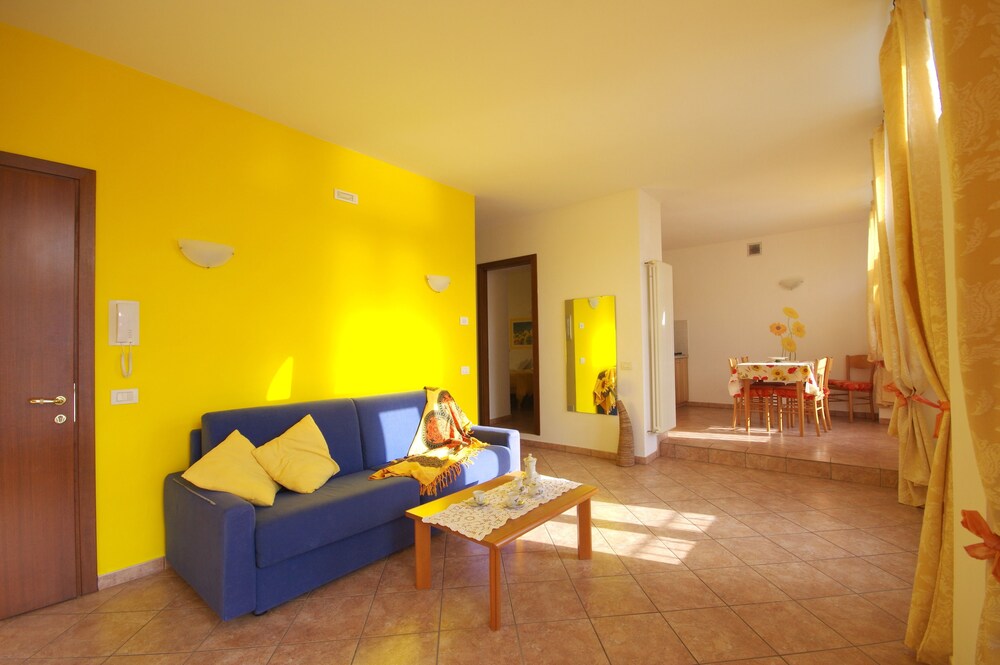 Apartment, 1 Bedroom, Balcony, Lake View - Living Area
