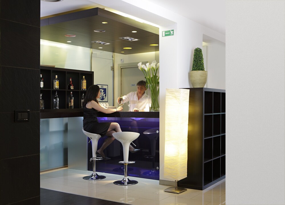Hotel Bar