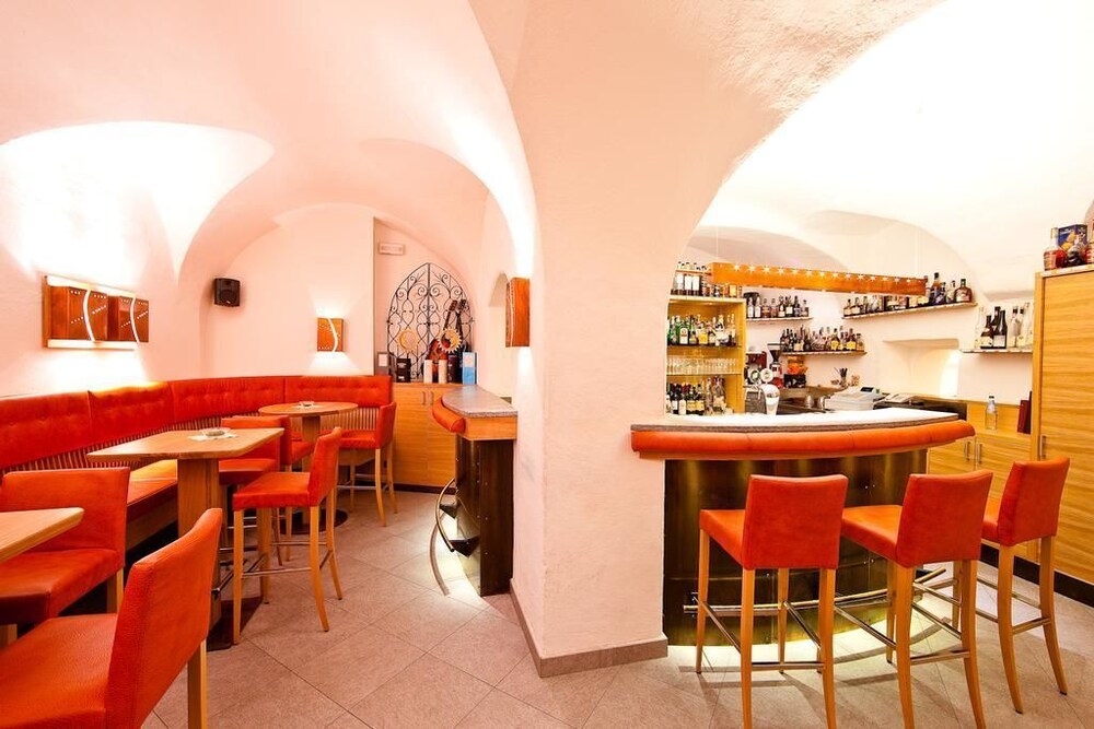 Hotel Bar