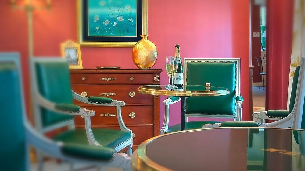 Hotel Lounge