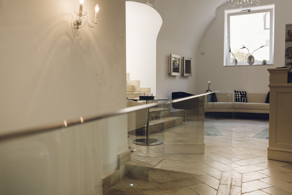 Hotel Lounge