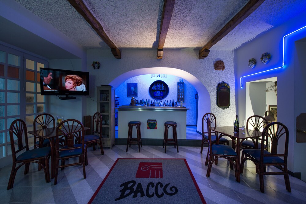 Hotel Bar
