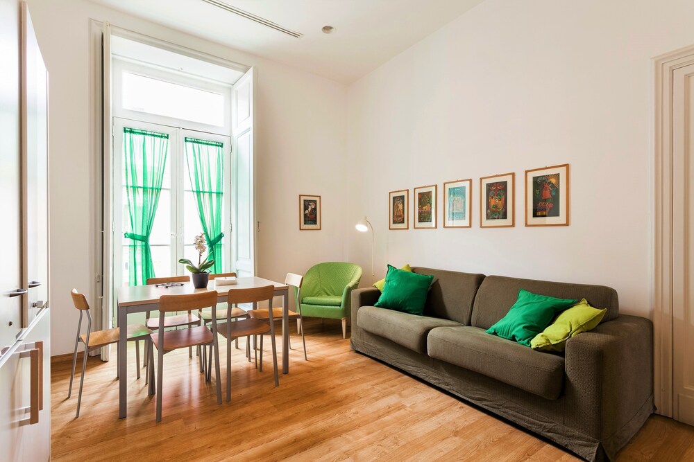 Traditional Apartment, 2 Bedrooms - Guestroom