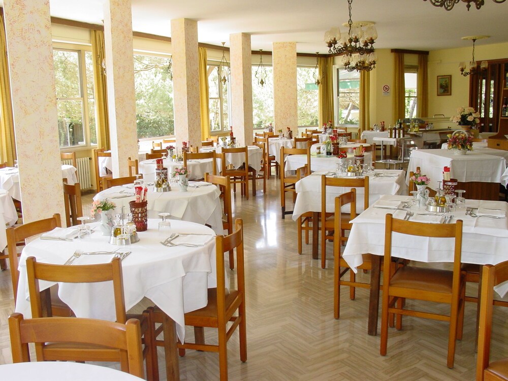 Food Court