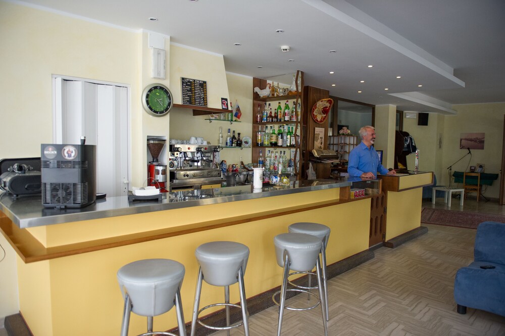 Hotel Lounge