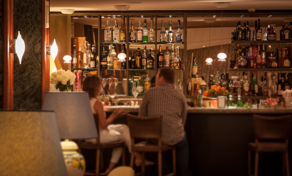 Bar-salon de l'hôtel