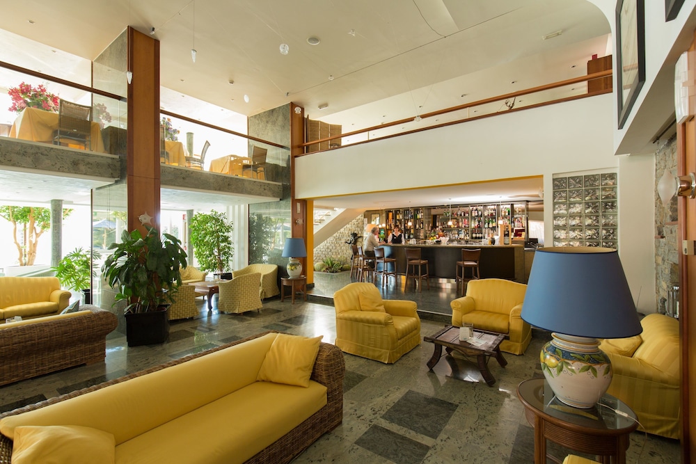 Bar-salon de l'hôtel