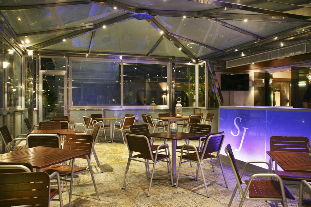 Hotel Bar