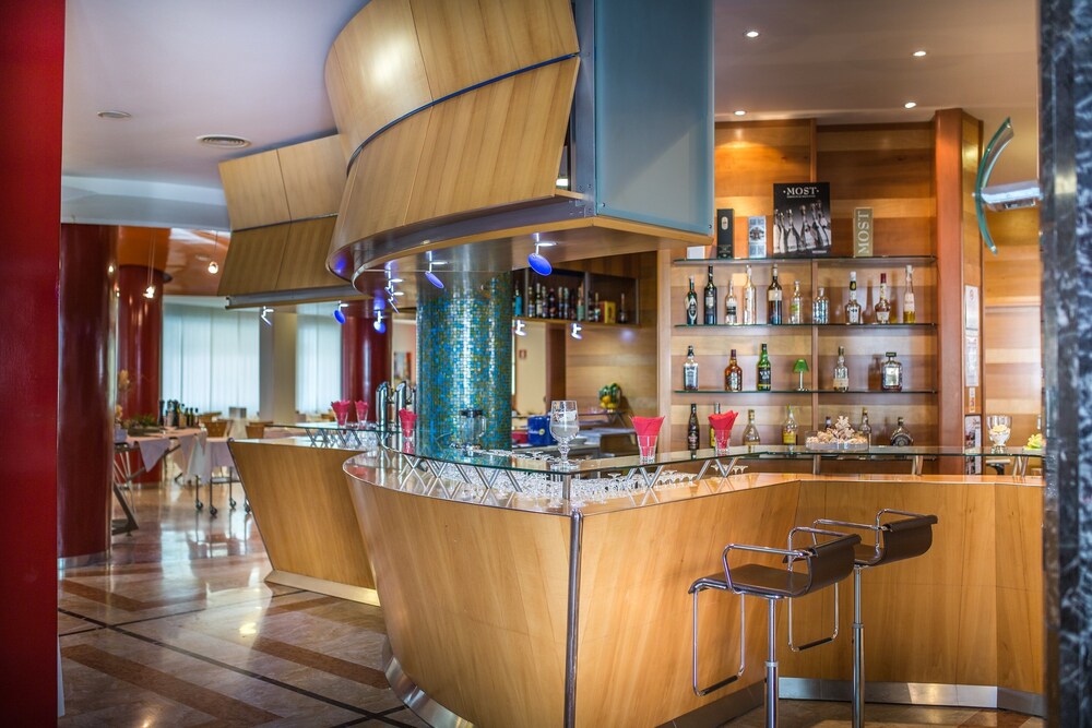 Hotel Bar