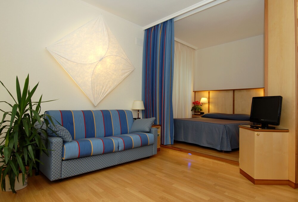 Suite, Kitchenette - Living Room