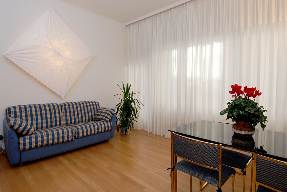 Basic Suite, Kitchenette - Guestroom View