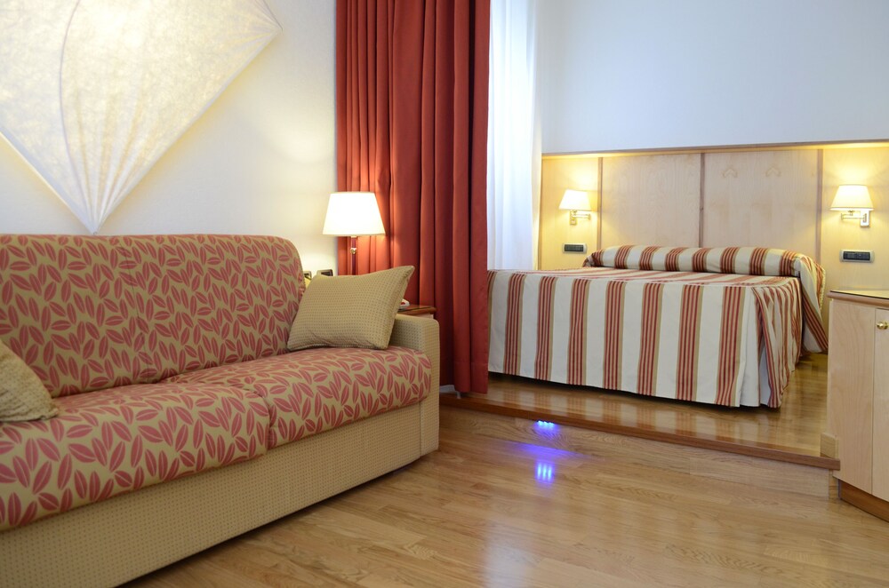 Basic Suite, Kitchenette - Guestroom