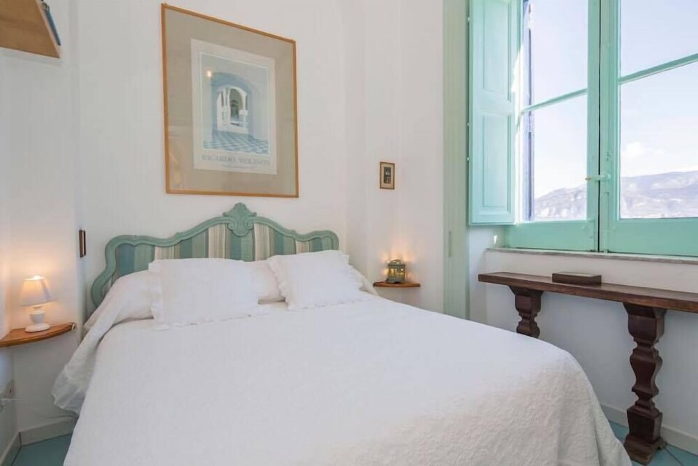 Apartment for 3 people with one bedroom Sea view - Guestroom