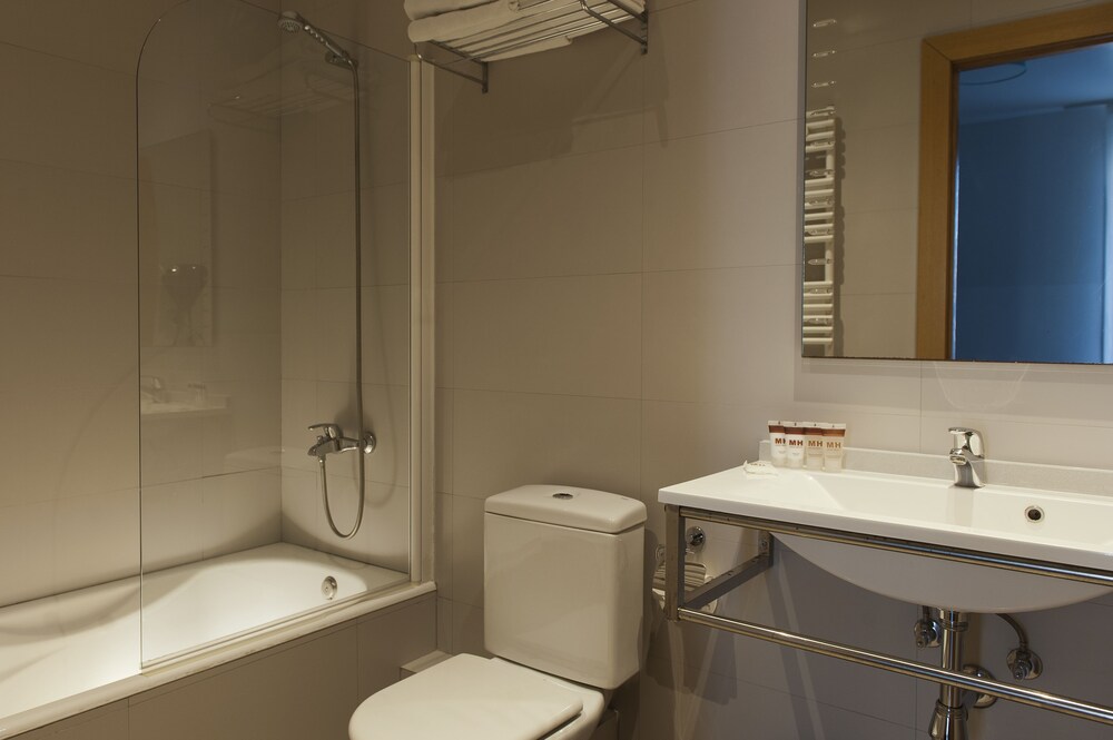 Superior Apartment, 2 Bedrooms - Bathroom