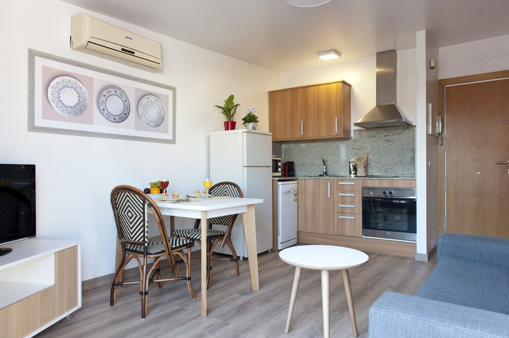 Apartment, 2 Bedrooms - Guestroom