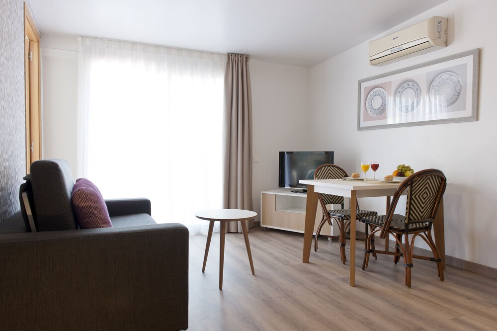 Apartment, 2 Bedrooms - Guestroom