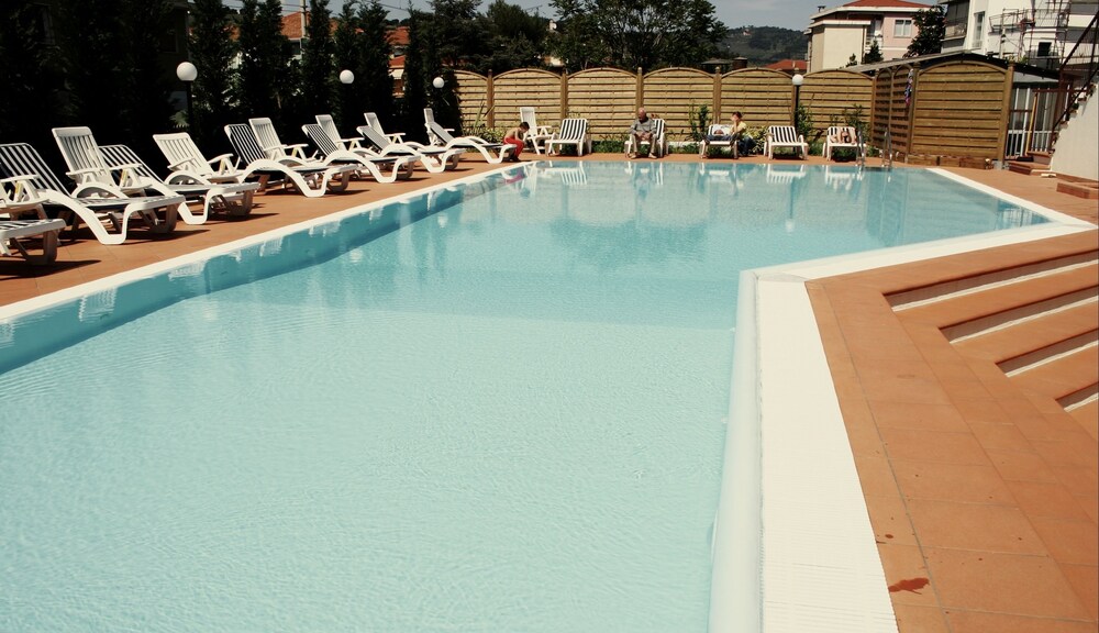 Piscina all'aperto