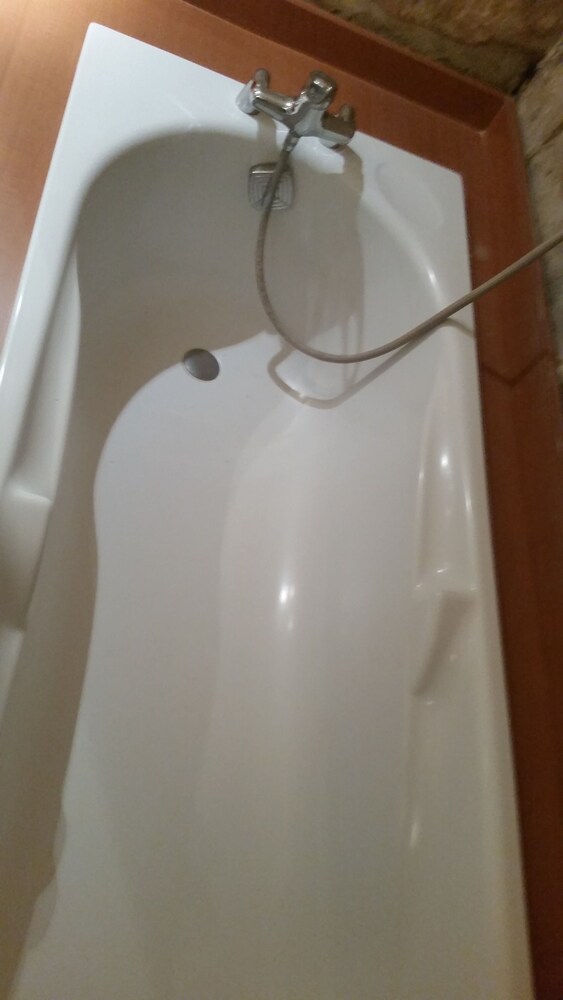 Studio (For 6) - Deep Soaking Bathtub