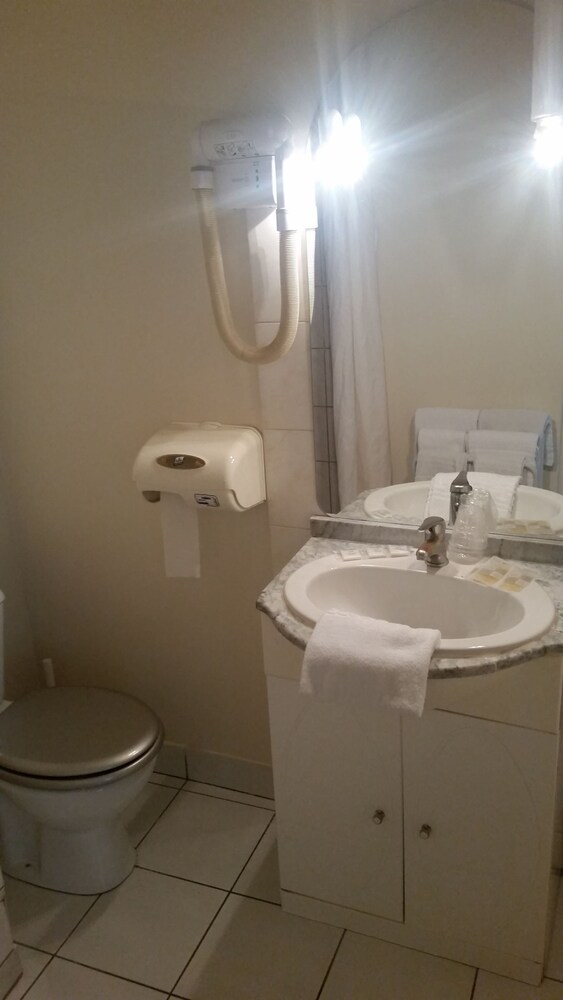 Studio (For 3) - Bathroom