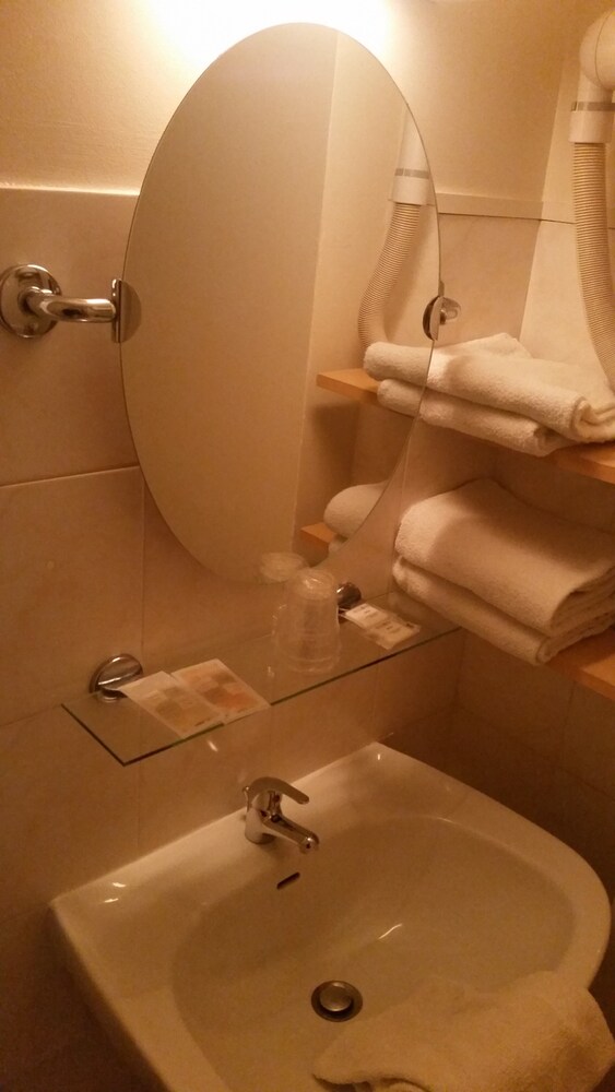 Studio (For 2) - Bathroom